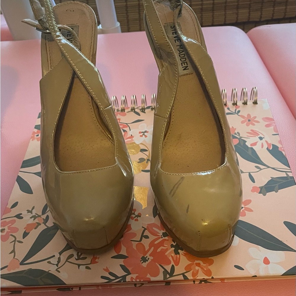 Steve Madden Women's Beige Patent Heels
